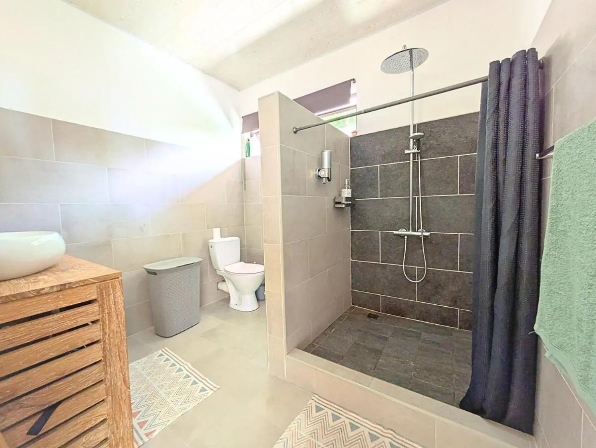 Villa Fare Painapo - Spacious, Modern, Beautiful View Paea