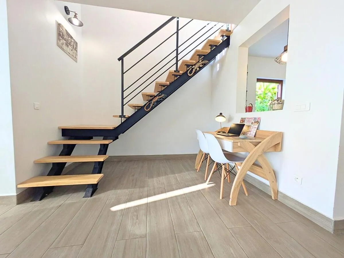 Fare Painapo - Spacious, Modern, Beautiful View Paea